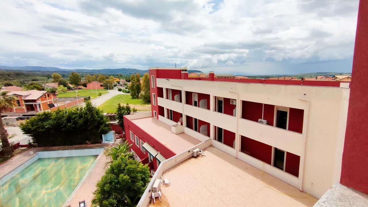 Hotel Mater Mediterranea Senorbi Exterior photo